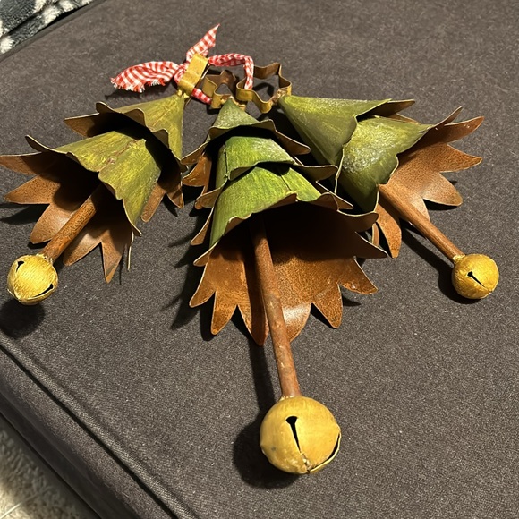 Vintage Metal Tree Bells - Picture 3 of 4